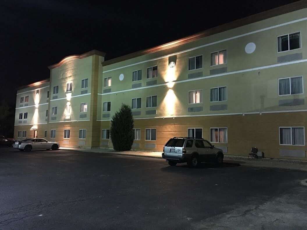 Ramada By Wyndham Glendale Heights/Lombard Hotel Exterior foto